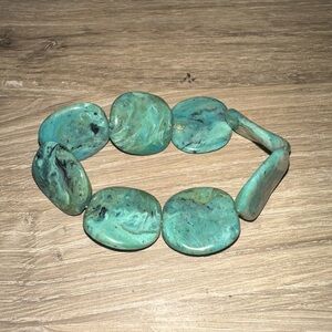 Plastic turquoise stone look elastic bracelet